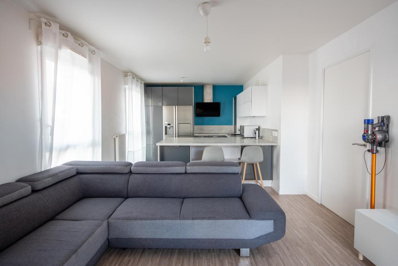 Appartements De 2 Ou 3 Chambres A 40 Minutes De Paris Courcouronnes Luaran gambar